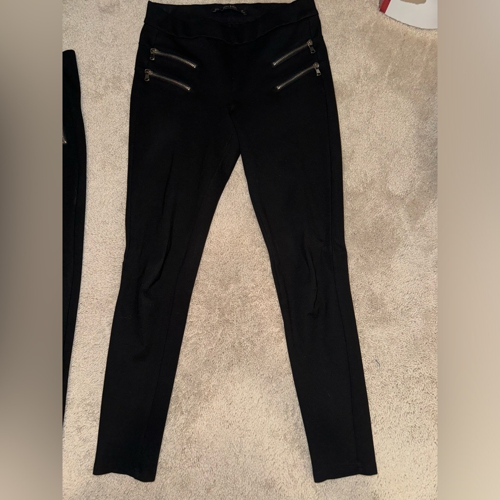 Women’s fitted pants/leggings